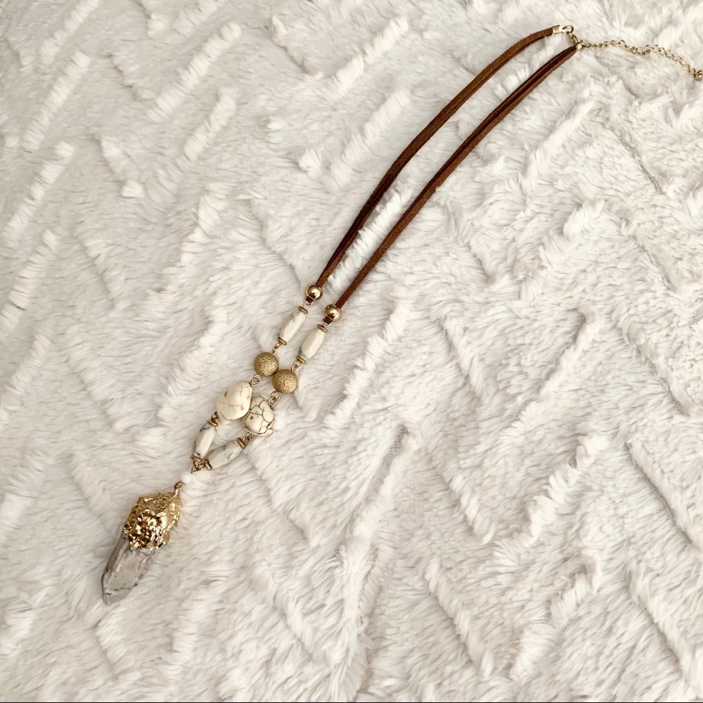 Beaded necklace with stone